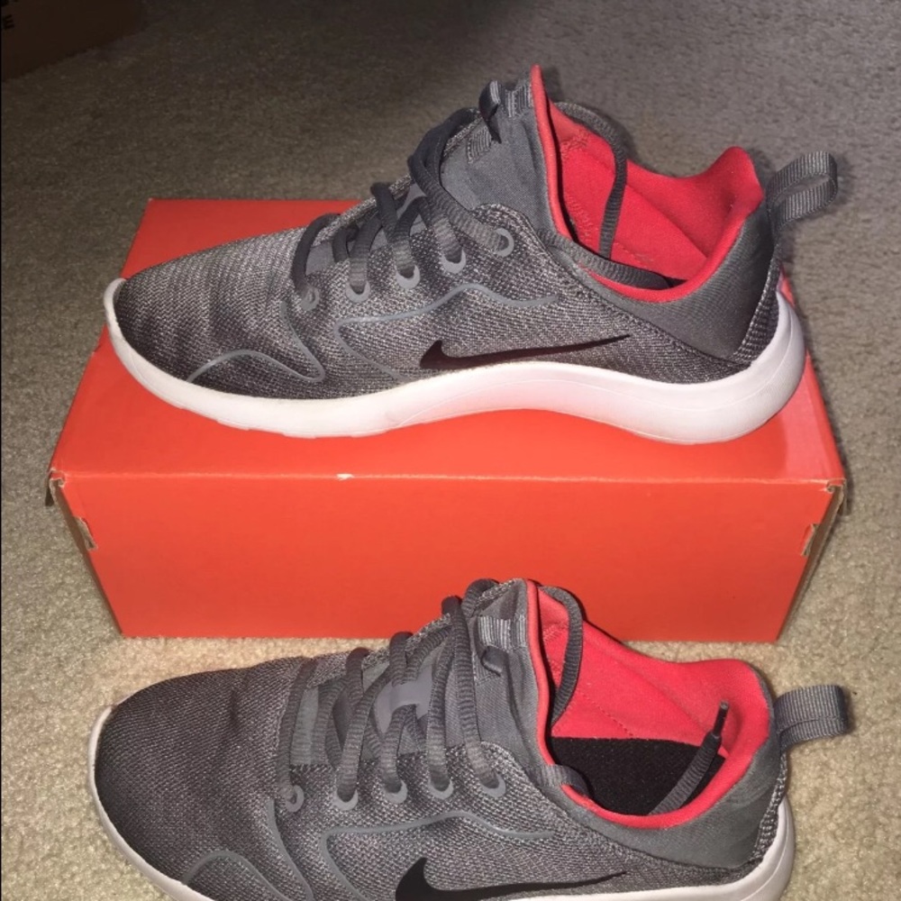 Boys size 6Y Nike sneakers in good condition